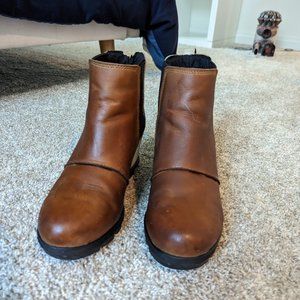 Sorel Heeled Color Block Leather Booties - Great Tread Grip! Size 7
